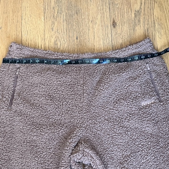 Skims Teddy Jogger - Picture 6 of 11